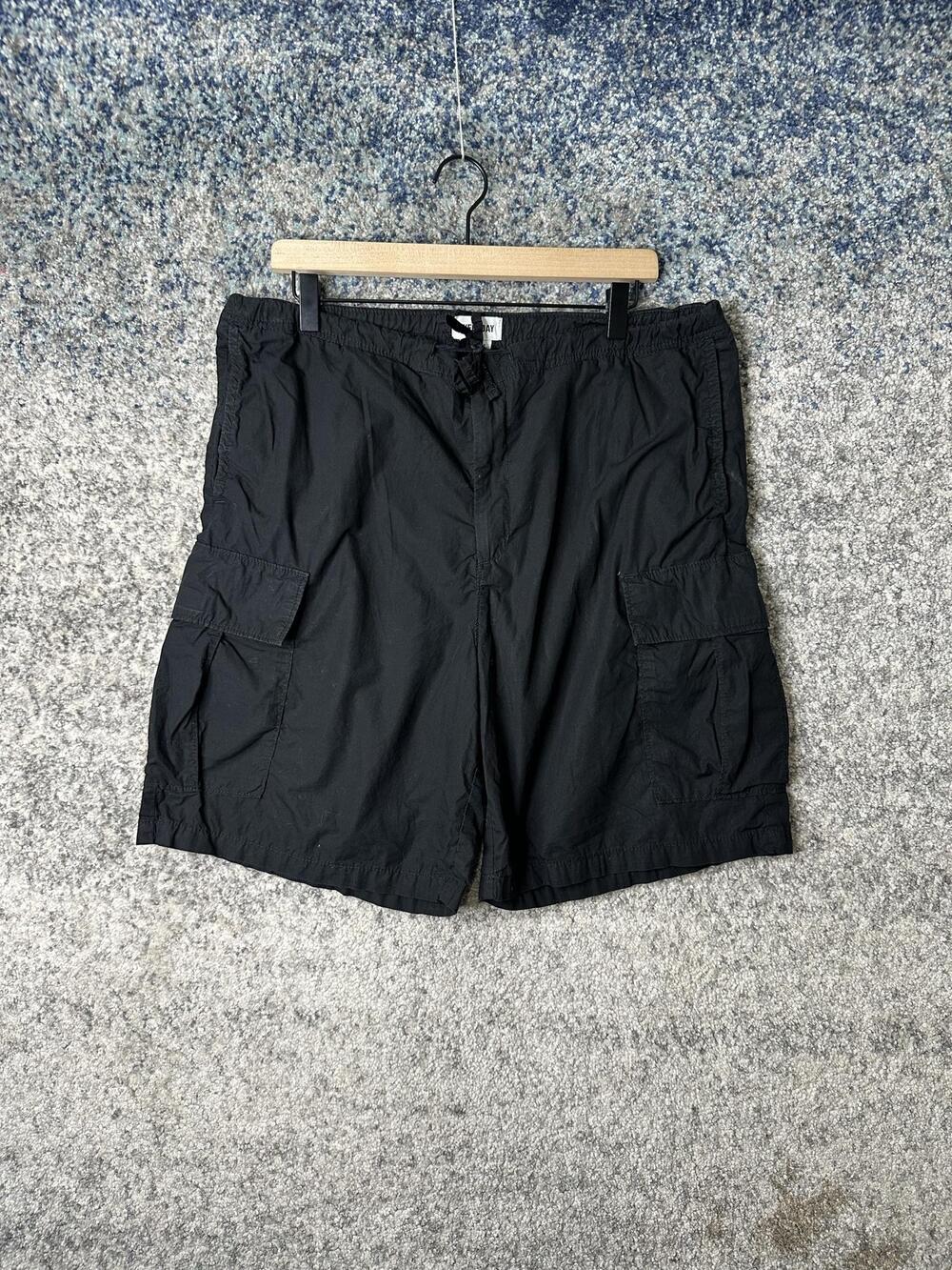 Weekday Cargo Shorts Mens Medium Black Cotton Elastic Waist Drawstring Pockets